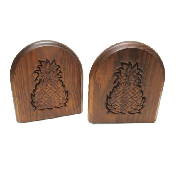 Vintage Wood Pineapple Bookends, Lightly Carved Book Holders,  Wooden Carvings sign of Hospitality and Friendship, 7" tall