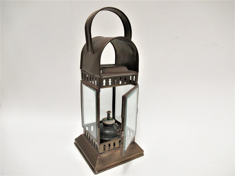 Vintage Brass And Glass Oil Lantern Hanging Barn Light Hand Held Kerosene Lamp 11 Tall - Vintage Brass Hanging Oil Lamp Vintage Brass And Glass Oil Lantern Hanging Barn Light Hand Held Kerosene Lamp 11 Tall - Vintage Brass Hanging Oil Lamp