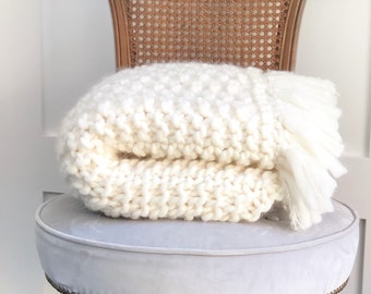 knit seed stitch blanket pattern, hand-knit baby blanket pattern, fringe blanket pattern, Knit home decor pattern, baby gift pattern