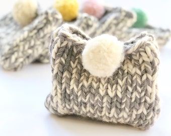 Knit cosmetic case pattern, cosmetic pouch pattern, hand-knit puffball cosmetic bag pattern, cosmetic case pattern, beginning knit pattern