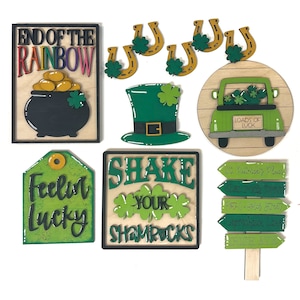 St Patrick&#39;s Day Tiered Tray Decor - Irish Home Decor Signs, Irish Decor, Rainbow sign, Shamrock garland, Leprechaun kisses
