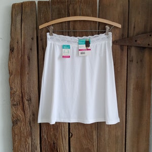 Vintage Vanity Fair Radiant Star White Skirt Half Slip NOS NWT Size Small Lace Trim Lingerie