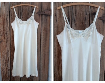 JCPenney Cream Vintage Full Slip Dress Lace Trim Lingerie Sz 38 Nylon Antron III Adjustable Straps