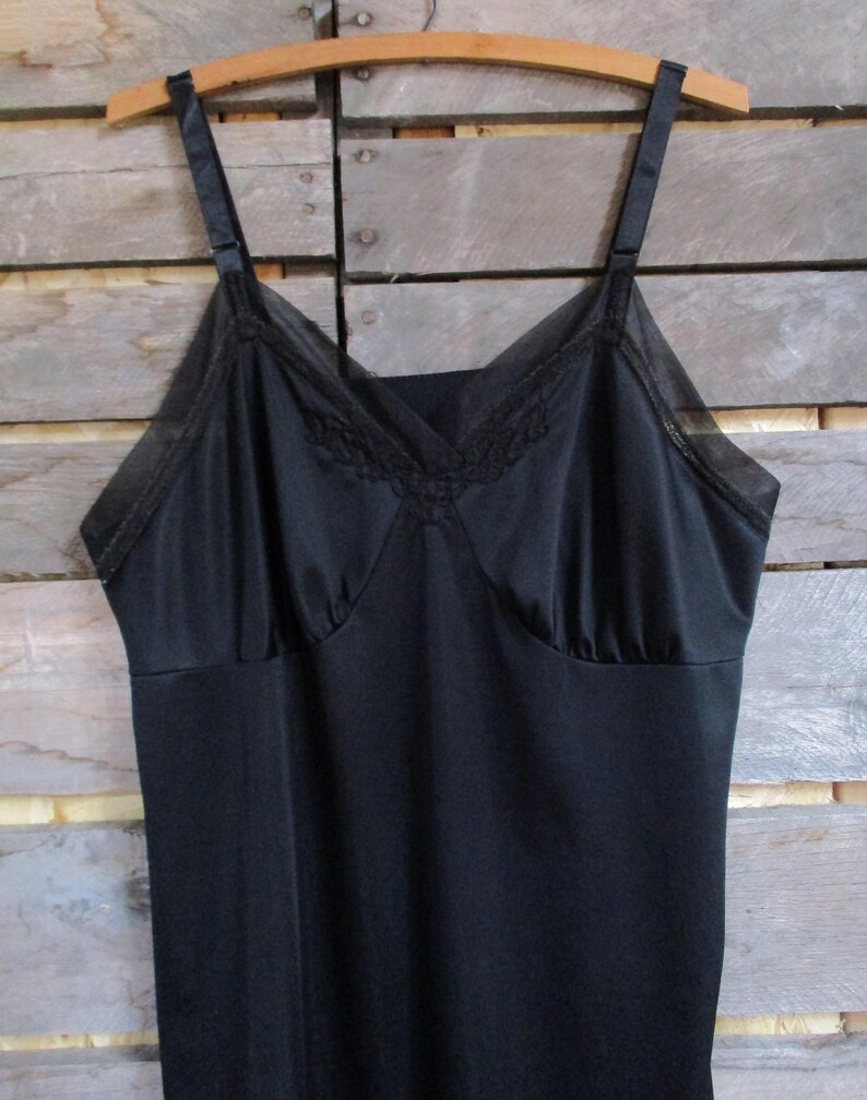 Size 42 Lorraine Quality Lingerie Vintage Pin-Up 1950/'s Black Lace Trim Full Slip