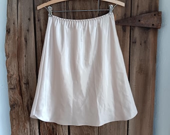 Vintage ORVIS champagne satijnen rok half slip mini boven de knie dameslingerie