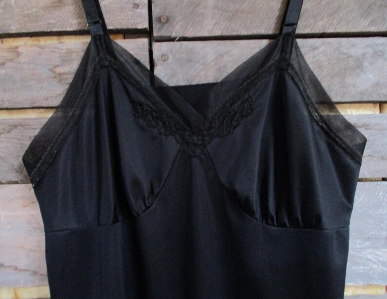 Size 42 Lorraine Quality Lingerie Vintage Pin-Up 1950/'s Black Lace Trim Full Slip