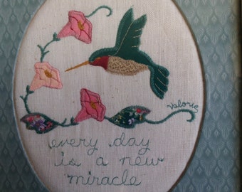 Framed Inspirational Quote Applique Needlework Hummingbird Flowers Wood Frame epsteam