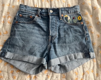 Shorts Levi’s floral bordado à mão tamanho 25