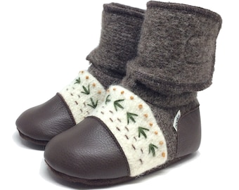 Carmanah wool booties / hand embroidered