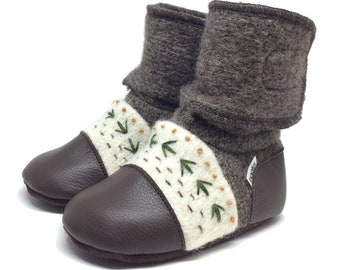 Carmanah wool booties / hand embroidered