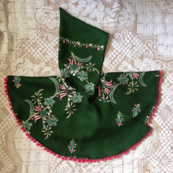 18m-3T Swing cape, hand-embroidered