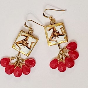 Boucles d&#39;oreilles siciliennes en pierre de lave et gouttes d&#39;agate rouge avec symbole de la Sicile, TRINACRIA ! pour un cadeau spécial Noël ou la Saint-Valentin. CHÊNE