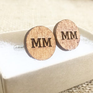 Huwelijksdagcadeaus voor jongens Gepersonaliseerde houten manchetknopen Houten manchetknopen Aangepaste gepersonaliseerde monogram met initialen Aangepaste manchetknopen