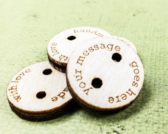 Gepersonaliseerde houten knopen, aangepaste houten knopen, handgemaakt met liefde houten breitags, aangepaste logotags, gehaakte tags, houten tags crafting