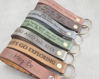 gepersonaliseerde lederen sleutelhanger, aangepaste lederen sleutelhanger, gepersonaliseerde lederen gegraveerde sleutelhanger, kous stuffer cadeau voor vriend man