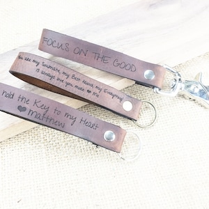 Personalized Leather Key Fob gift for Dad Leather Keychain Custom Keychain Gift for Her/Him Gift for Husband Anniversary Gift for Boyfriend