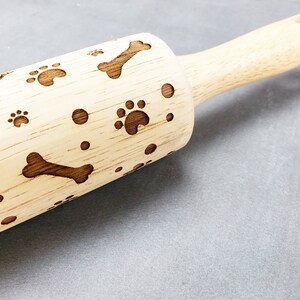 Embossed Rolling Pin for Homemade Dog Treats Dog Mom Gift Engraved Wooden Rolling Pins Paw Print Dog Bone Gift for Bakers Pet Lovers