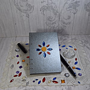 Diario copto A6 rilegato a mano con carta argentata e mandala solare, diario vuoto A6 con copertina rigida per tenere un diario, regalo per una persona spirituale