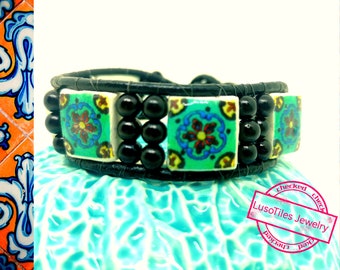 Mixed bracelet made of leather, beads and Portuguese tile miniatures. Striking turquoise bracelet, gift for Christmas