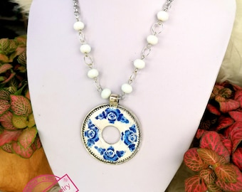 Elegant short necklace with silver finish stainless steel medallion, replica details of Portuguese blue tiles and bench
