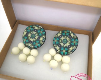 Vintage retro style earrings, large round post earrings, large and light statement earrings, ideal gift for her this Christmas 2022