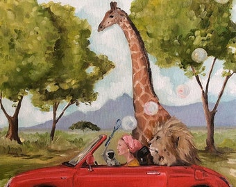 Könnte beinhalten: Ein skurriles Gemälde zeigt ein rotes Cabrio mit einer Giraffe und einem Löwen als Passagiere. Eine Person mit einem rosa Kopftuch fährt das Auto. Der Hintergrund zeigt Bäume, Berge und den Text "French Canvas Studio".