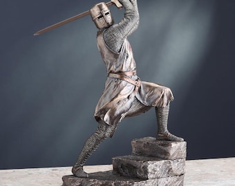 両手剣を振るうテンプル騎士像、中世の室内装飾、歴史愛好家への贈り物