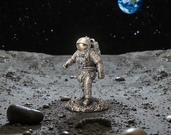 Astronaut Decorative Figurine Space Exploration Art Home Decor 4.7x3x2.8in Collectible