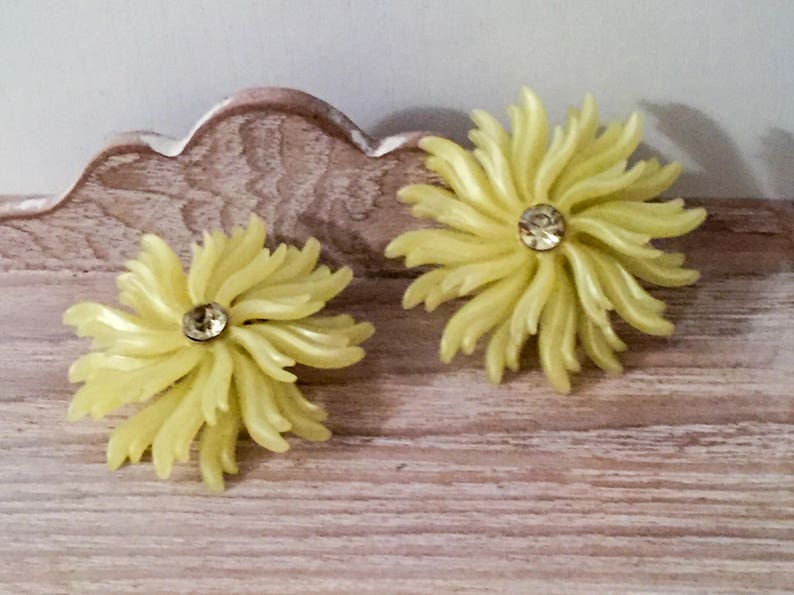 Vintage Jewelry Pale Yellow Celluloid Earrings