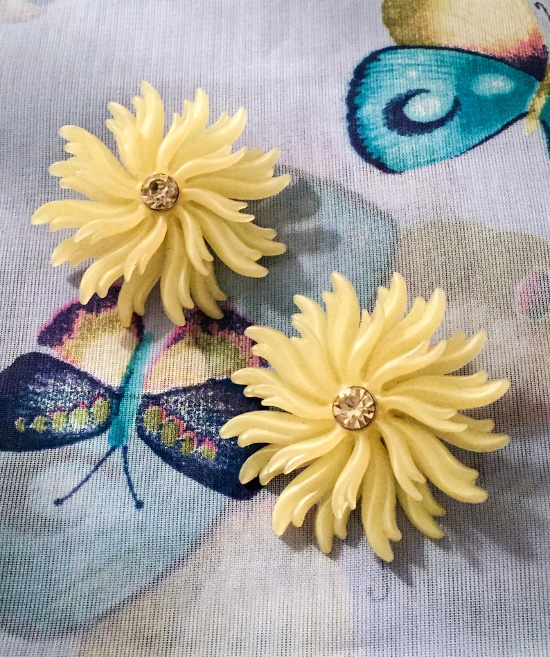 Vintage Jewelry Pale Yellow Celluloid Earrings