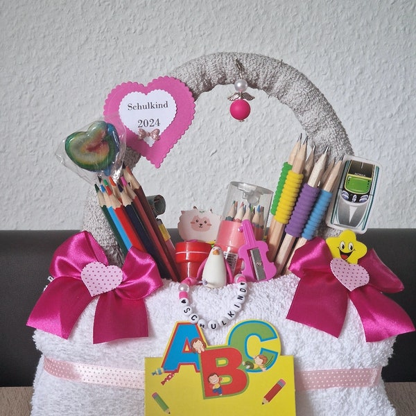 Stiftetorte Einschulung Geschenk Handtasche  Mädchen aus Handtüchern  Stifte Radiergummi  Schulranzen  erster Schultag Charm Anhänger