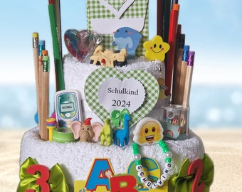 Geschenke Einschulung Mädchen Junge grün neutral aus Handtüchern  Stifte Radiergummi  Schulranzen  erster Schultag Charm Anhänger