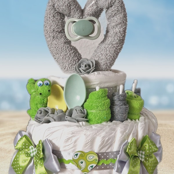Windeltorte Junge/Mädchen neutrale Farbe  grün/weiss/grau mit  Dino aus Baby Waschlappen und Herz Schnuller
