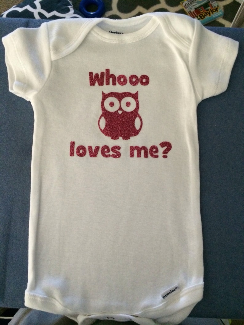 bodysuit Whooo Loves Me? Onesie personalized gift creeper unisex baby shower sign in owl themed