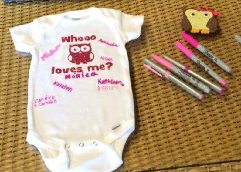 bodysuit Whooo Loves Me? Onesie personalized gift creeper unisex baby shower sign in owl themed