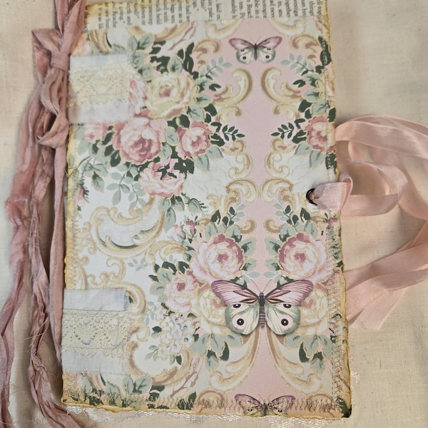 Journal rose à reliure ouverte
