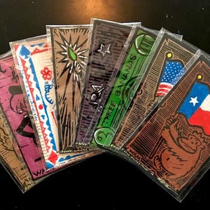 Galería Pack #2! Lote de 8 impresiones originales de bloques pintados a mano de 4 x 6" en cartón reciclado, por Walter Moore