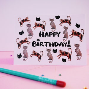 Carte d’anniversaire de chat — chats gris moelleux et tabby