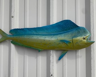 Delfín Toro (Dorado, Mahi Mahi) Montaje de Pesca - 33 Pulgadas - Réplica de Media Montura