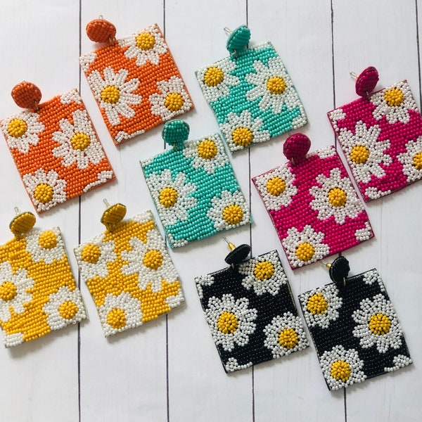 Beaded Daisy Earrings/Seed Bead Flower Earrings/Fun Summer Daisy Earrings