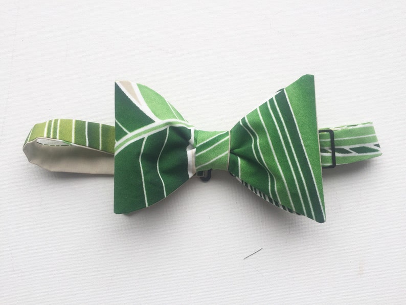 It/'s a Jungle out there Tropical Leaf Bow Tie Palm Leaves unique bow ties. Safari Khaki Hawaiian Foliage Exotic Greens Sandy Beaches
