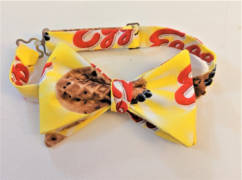 MvZDesigns MvZ Self Tie or Pre-Tied Breakfast anyone? Stranger Things Friends don/'t Lie Toaster Waffles Gift Let Go My EGGO Bow Ties
