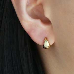 Tapered Huggie Hoop H5 • Gold Hoop Earrings, Thick Huggie Hoop, Gold or Silver