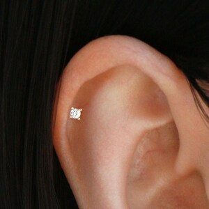 Pendiente labret plano sin rosca CZ S53 • Pendiente pequeño sin rosca tipo pasador, para tragus o hélix, en oro o plata.