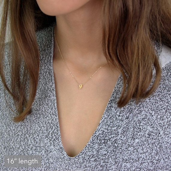 Mila Initial Necklace N6 Cursive 