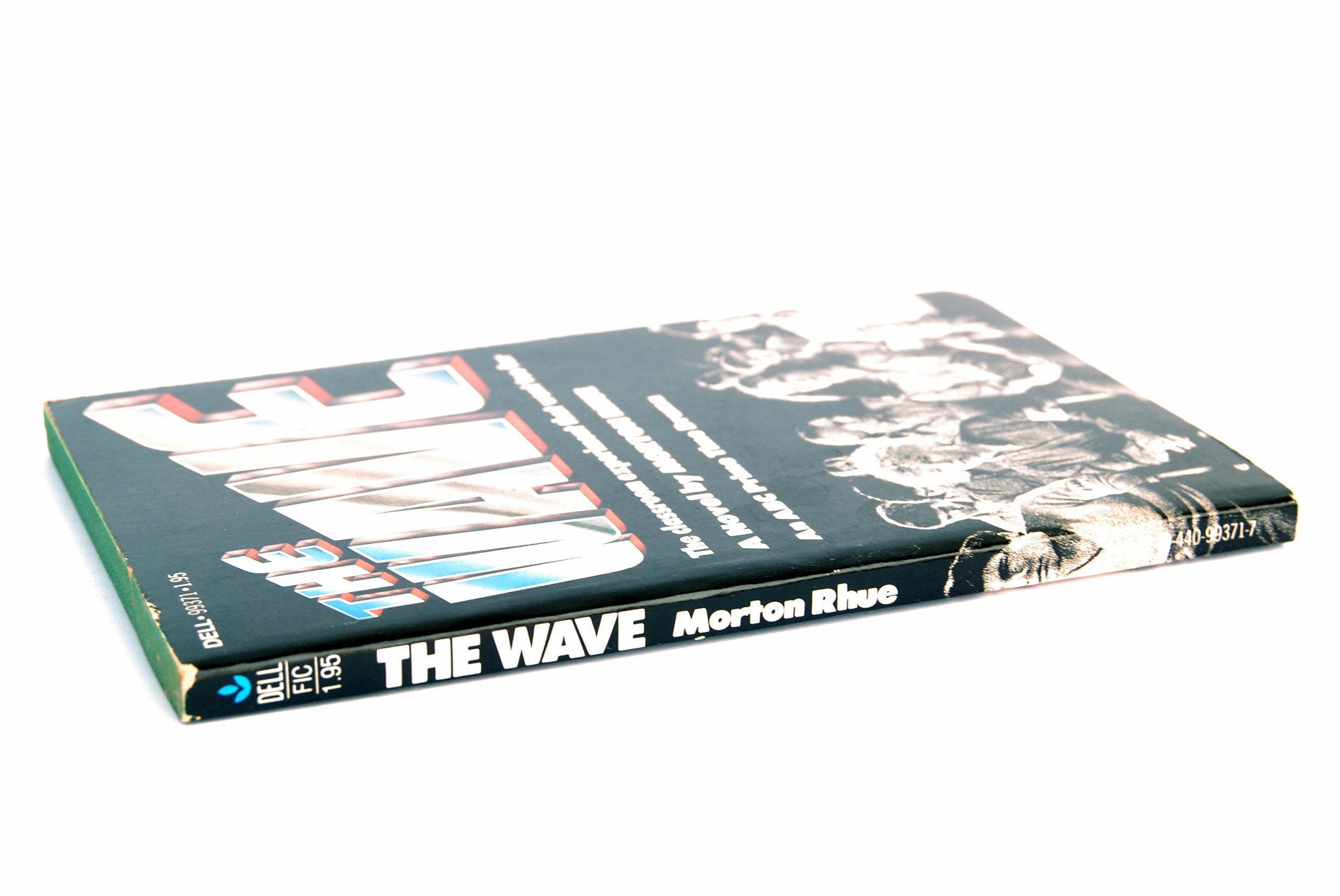 The Wave A Novel by Morton