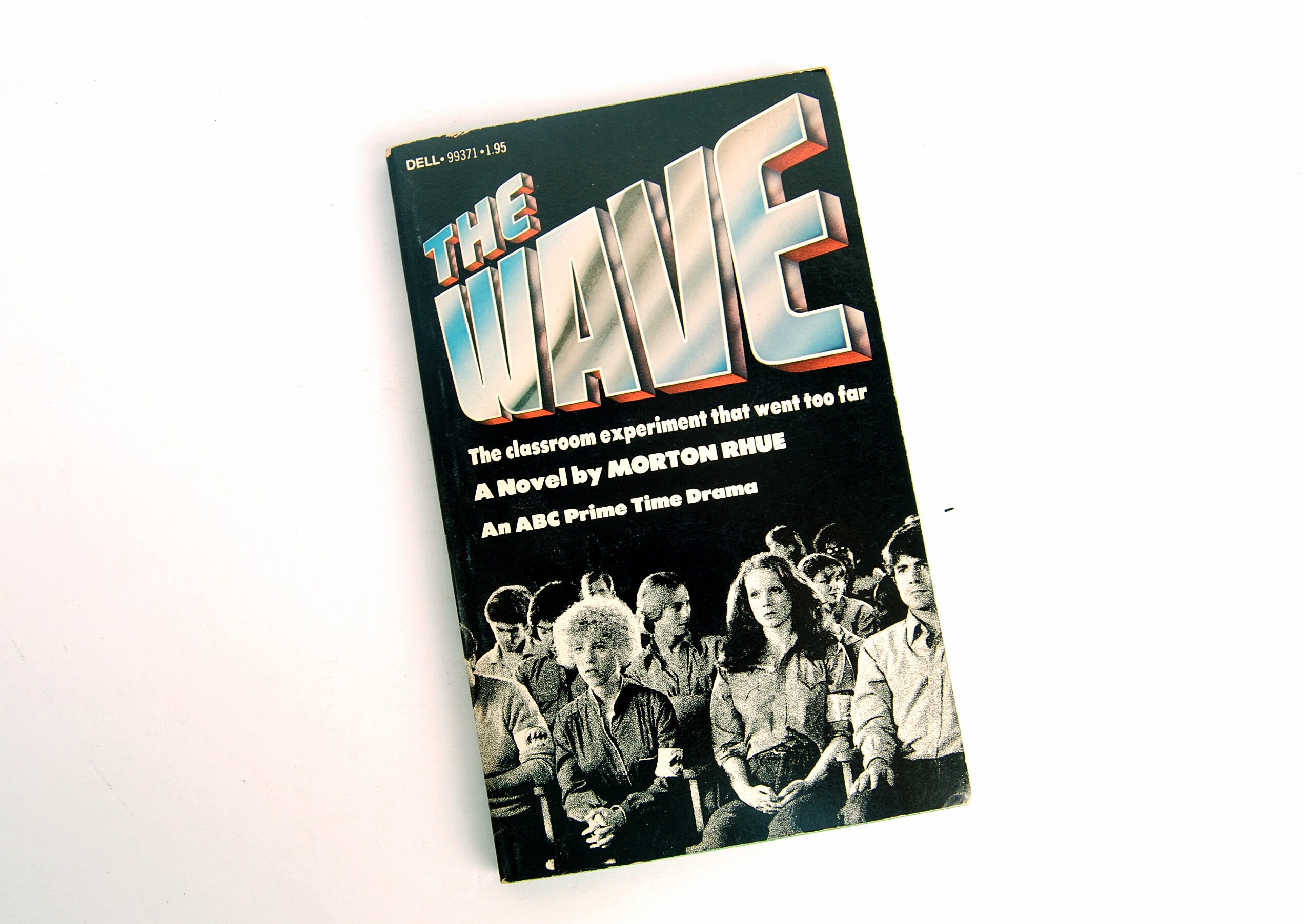 The Wave A Novel by Morton Rhue 1981 Vintage Paperback Book Etsy