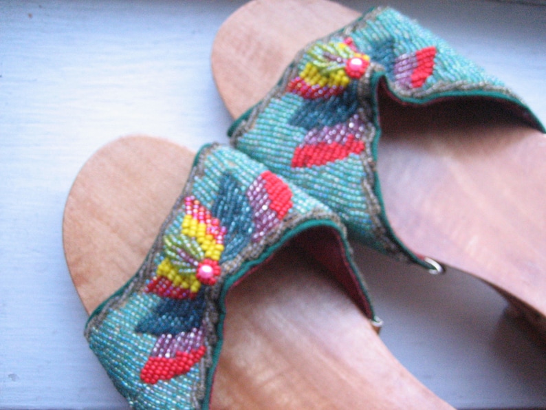 size 7 women/'s open toe clog carved wood high heels bead embroidered shoes high heeled clog Vintage beaded platform clogs