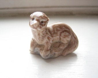 Vintage WADE otter figurine, Wade whimsies, aquatic animal, beige otter figure, miniature, Red Rose tea collectible