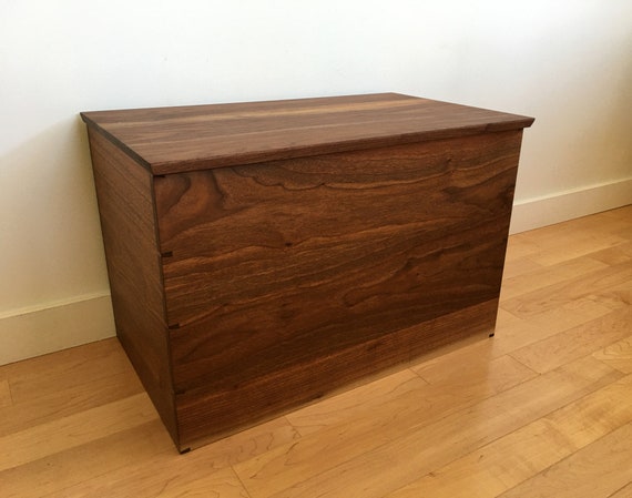 Chest for online blankets